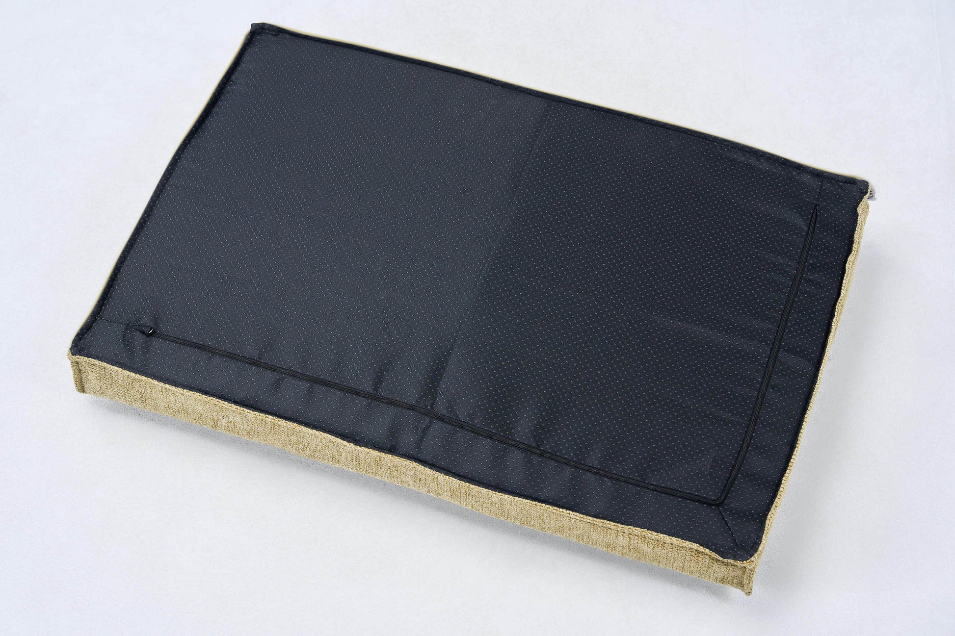 AirNest dog bed (S) in anthracite, front view of zipped cover