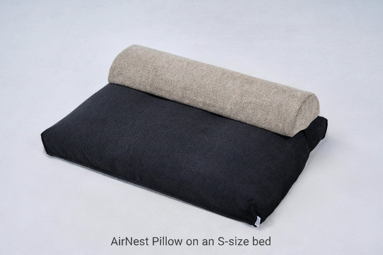 AirNest pillow with dark anthracite base and light gray rolled top